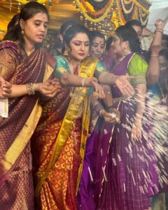 Priyanka Upendra Instagram - Wishing everyone a blessed and happy Navratri 🙏🏻 @thereallathajaiprakash
