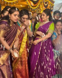 Priyanka Upendra Instagram - Wishing everyone a blessed and happy Navratri 🙏🏻 @thereallathajaiprakash