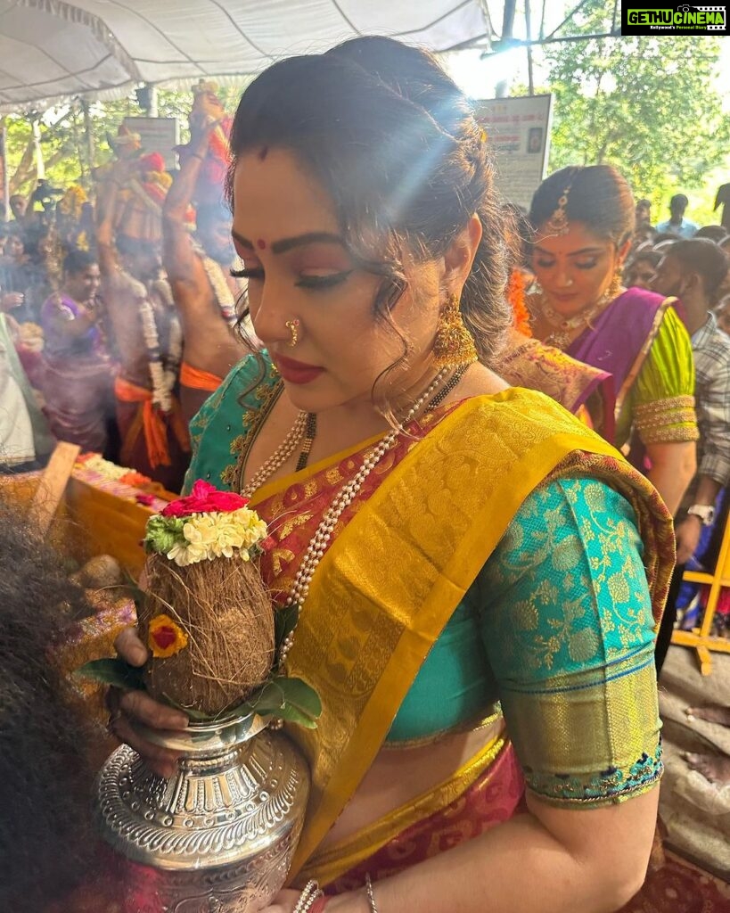 Priyanka Upendra Instagram - Wishing everyone a blessed and happy Navratri 🙏🏻 @thereallathajaiprakash