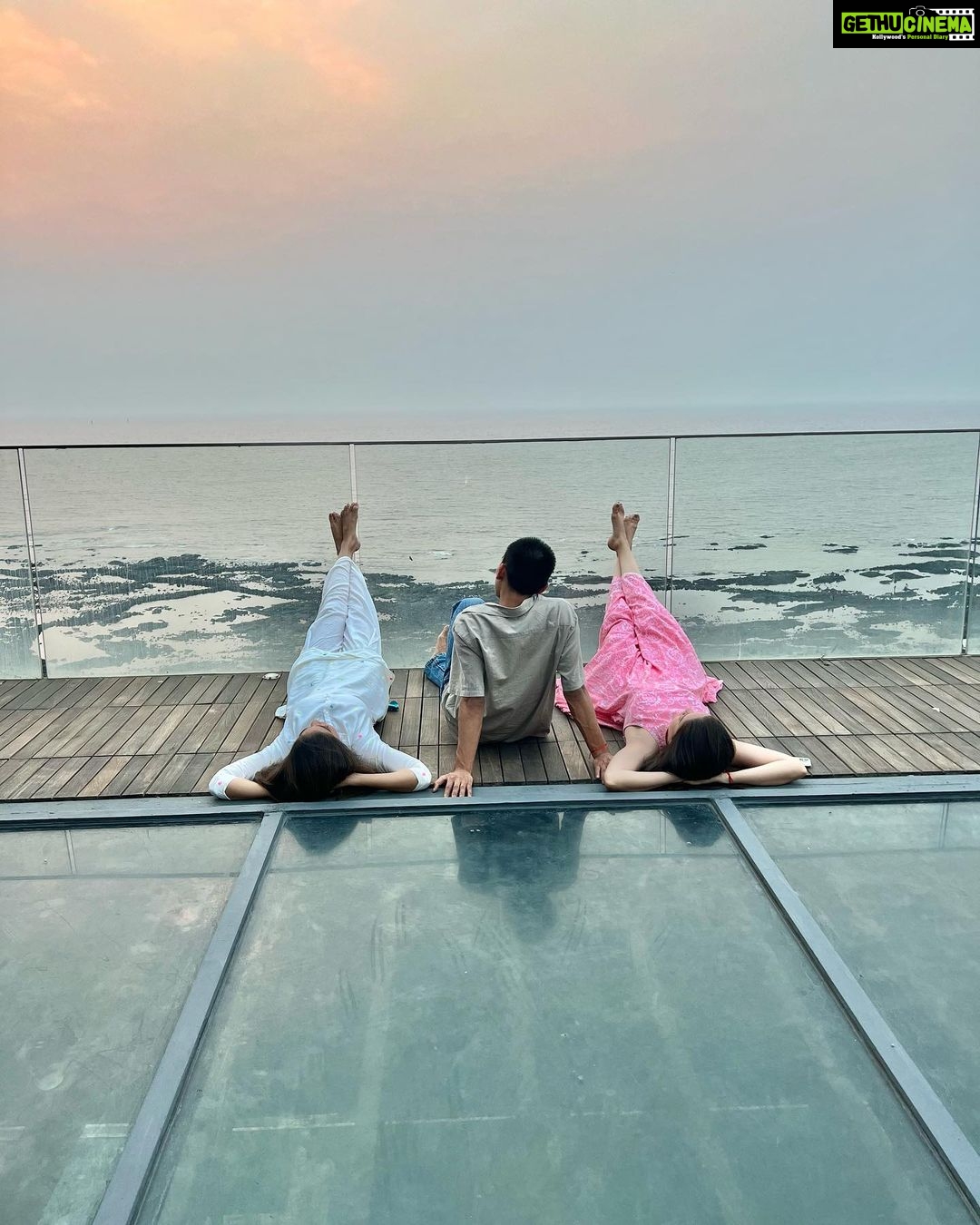 Puja Gupta Instagram - To the endless summer … Bandra Band Stand