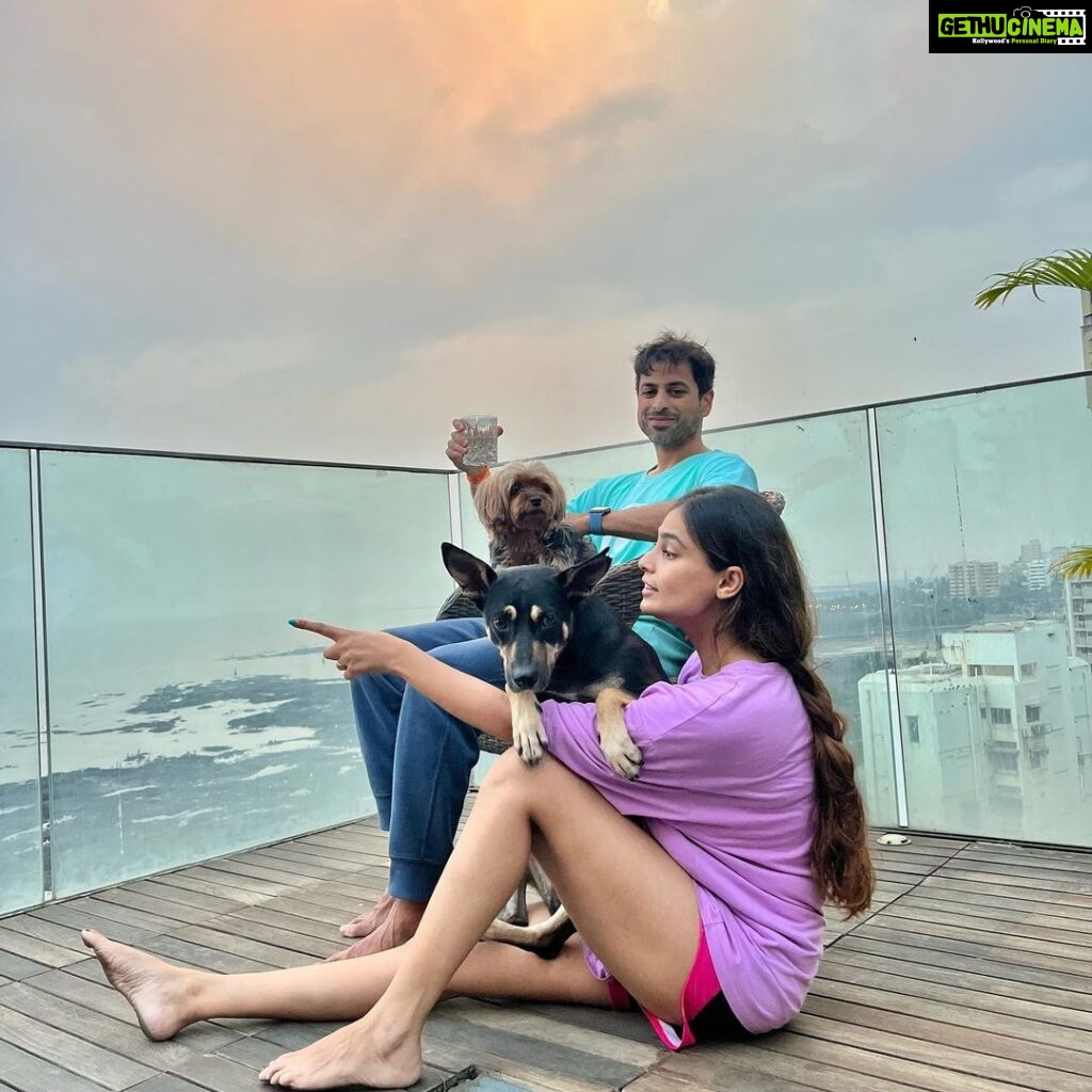 Puja Gupta Instagram - “Home is not a place…it’s a feeling.” Bandra Band Stand