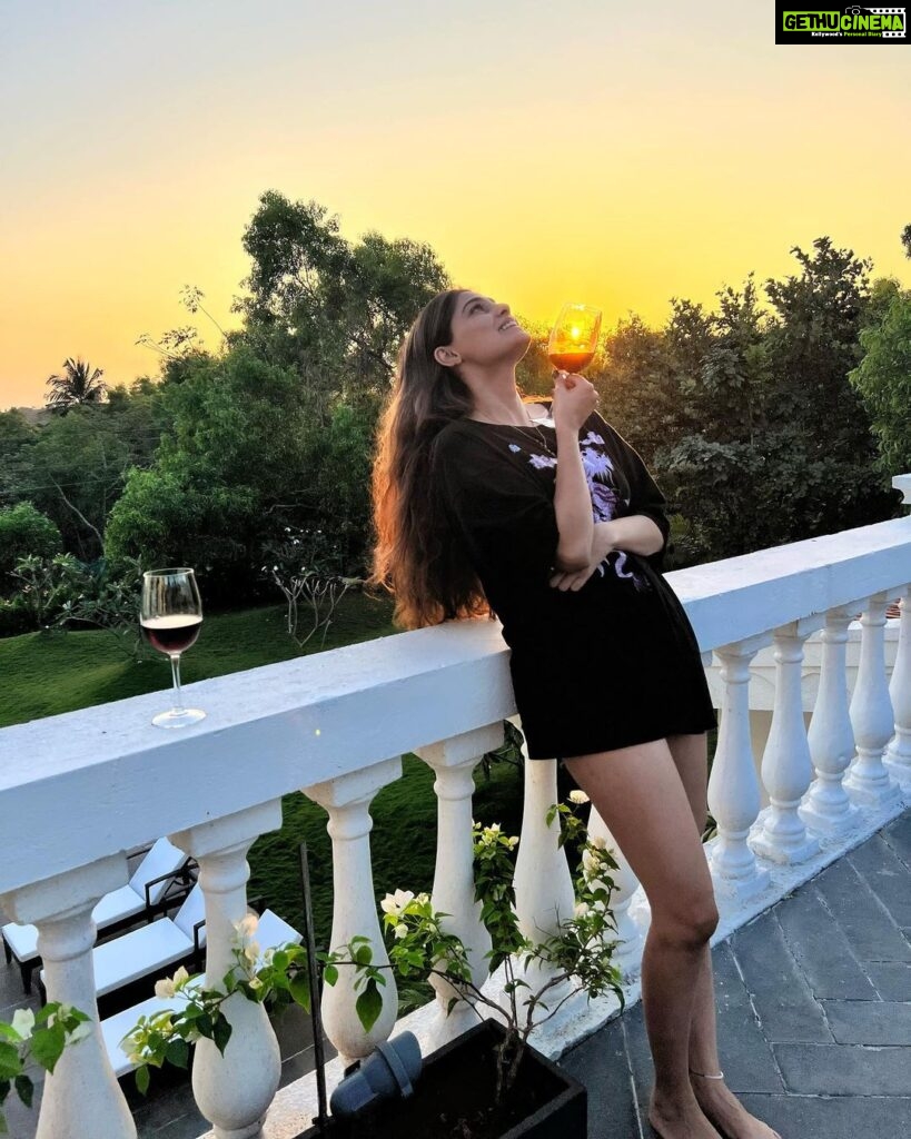 Puja Gupta Instagram - Pour me some sunset 🌝 Assagao, Goa
