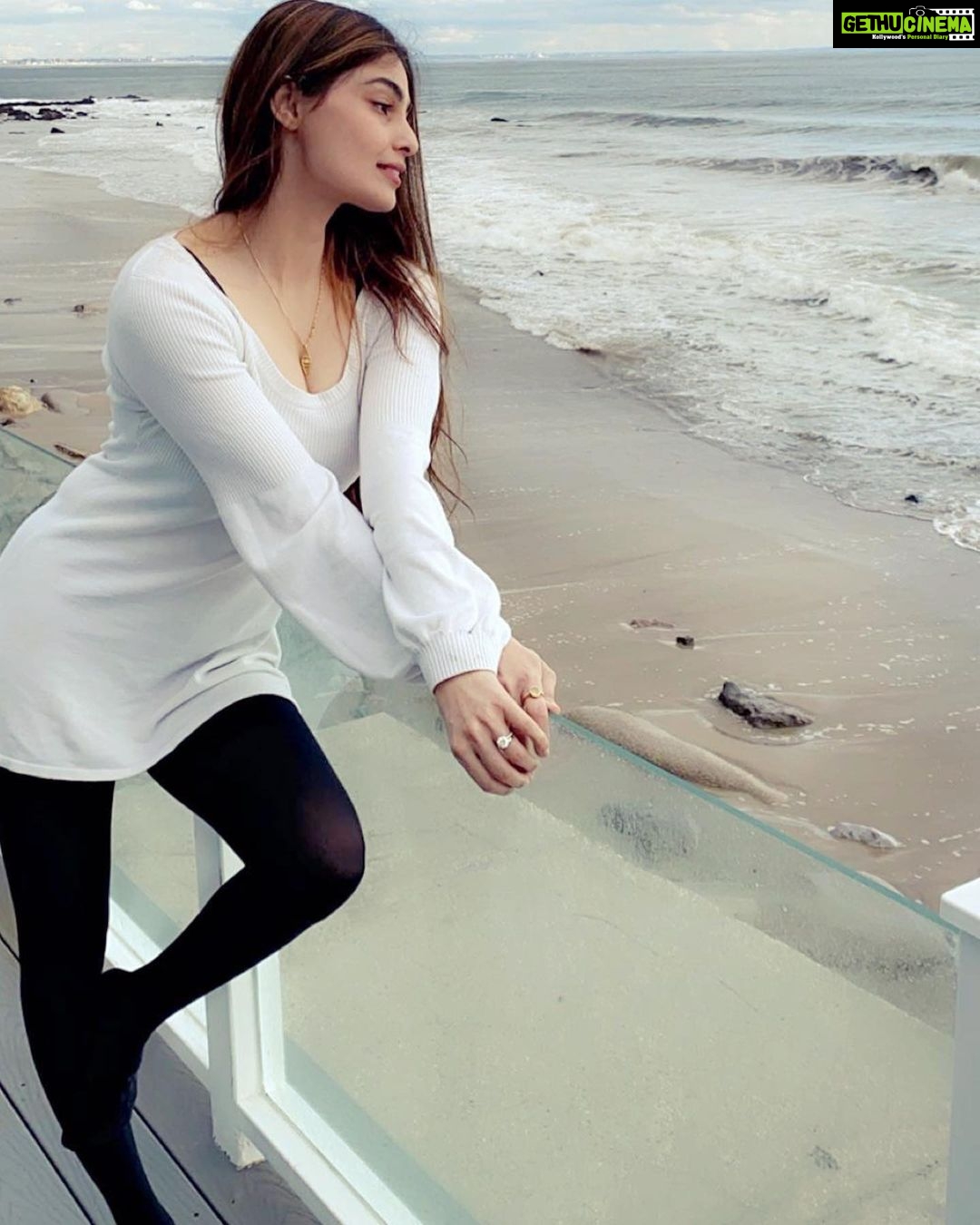Puja Gupta Instagram - βThe sound and smell of the sea cleanses my soul.β π Malibu, California