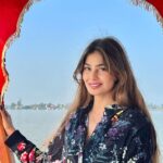 Puja Gupta Instagram - Whenever I will think what heaven must look like , I will think of u Kashmir 🌈⛄️🌲🌳 🐎 Srinagar, Jammu and Kashmir