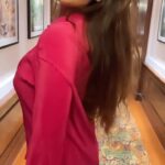 Puja Gupta Instagram - Oh it’s so cold outside !!! Happy Diwali 🪔 Wearing my gals brand @appapop Gulmarg, Kashmir