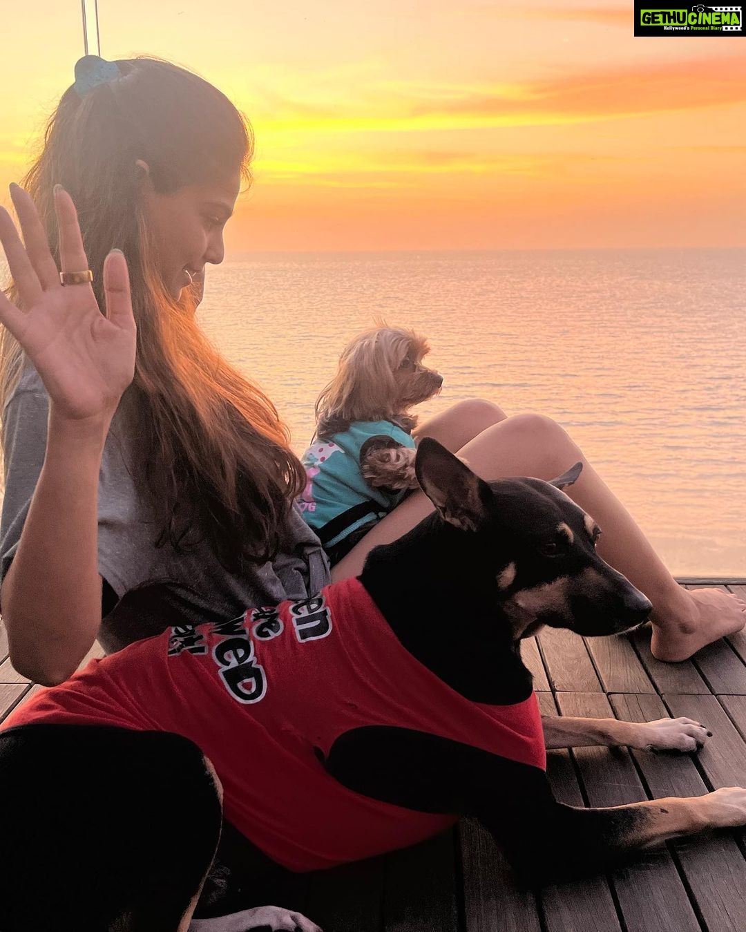 Puja Gupta Instagram - Chasing sunset for life … Bandra Band Stand