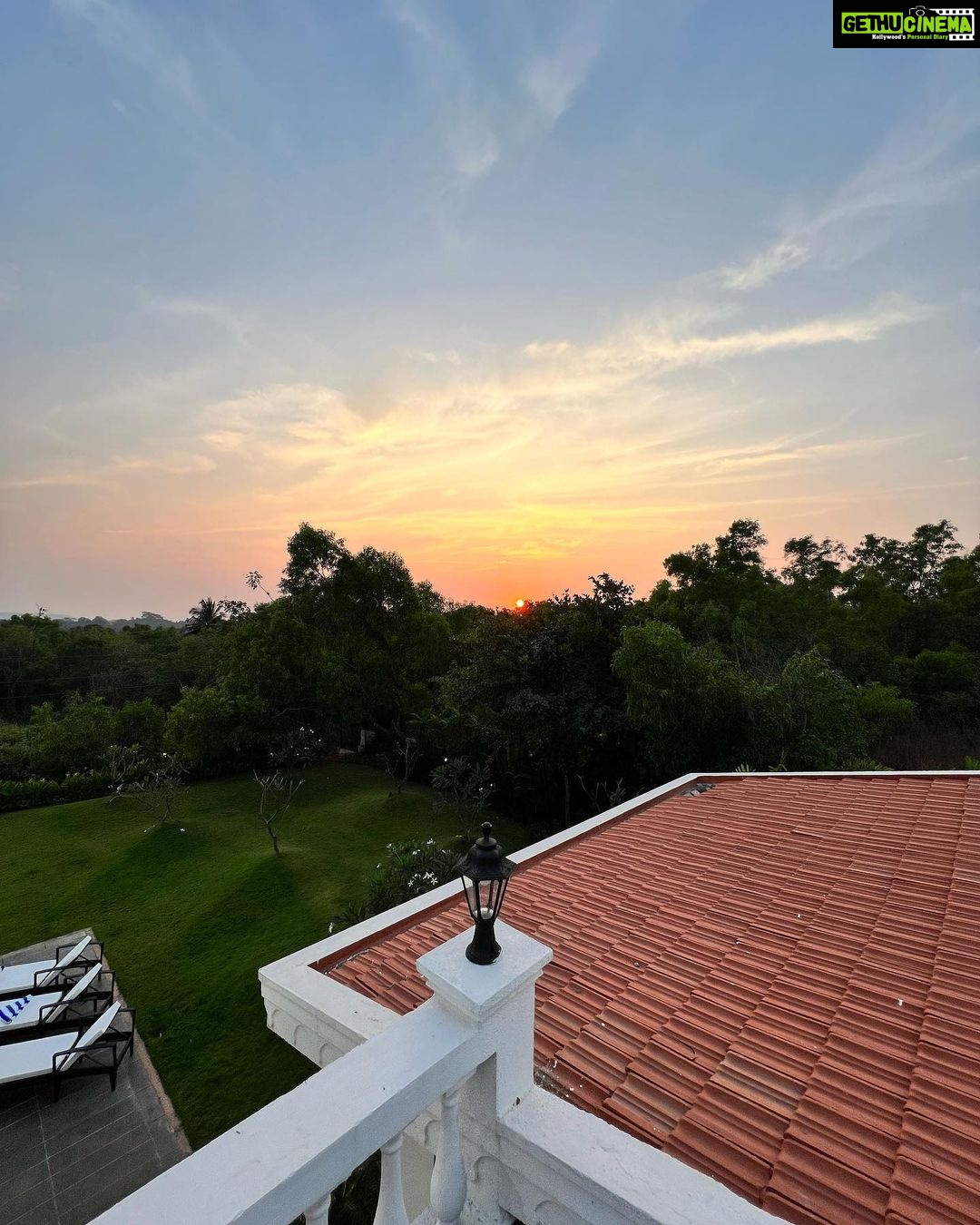 Puja Gupta Instagram - “Pour me a sunset, kill the night, and I promise to drink with you forever.” 🫶🏼🌝 Assagao, Goa