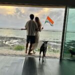 Puja Gupta Instagram - Happy Independence Day India Mera desh Meri mitti Mera ghar 🇮🇳 🏠 💜 Bandra Band Stand