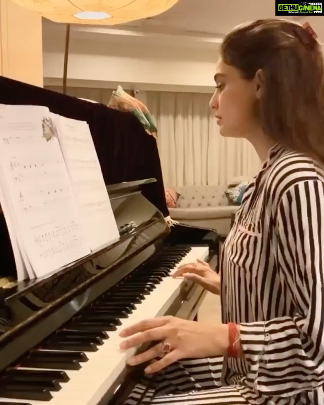 Puja Gupta Instagram - Practice makes human perfect but not me Only getting worse Imma make sure my piano sir is blocked from this post 😂 Oh well I will get there eventually 🎹 🎼 🎶 Mumbai, Maharashtra