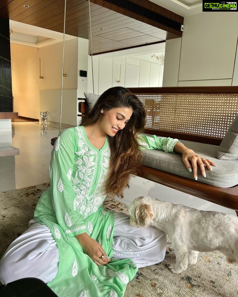 Puja Gupta Instagram - “Be the person your dog thinks you are." Mumbai -city of Dreams