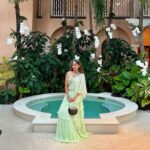 Puja Gupta Instagram - Wearing my gals attire @riddhimajithiaofficial and Jewellery by @golecha_jewels Mar-a-Lago
