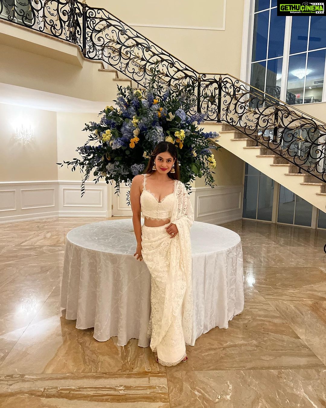 Puja Gupta Instagram - Everyone has asked me what Iām wearing tonight guests of 500 in palm beach Babe please open a store in Florida š @shehlaakhan @shehlaakhan Xoxo Trump National Golf Club Jupiter