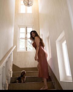 Puja Gupta Instagram - “ Home is not a place it’s a feeling “

1 , 2 or 3 ??? Tell me ur fav pic and why and I will reply to u all xoxo