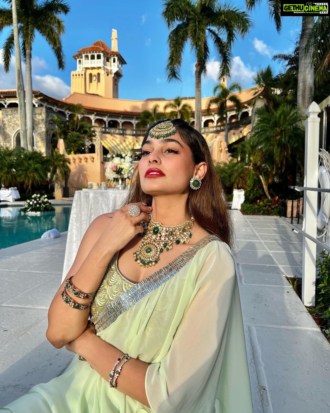 Puja Gupta Instagram - 👗 @riddhimajithiaofficial 💎 @golecha_jewels Mar-a-Lago