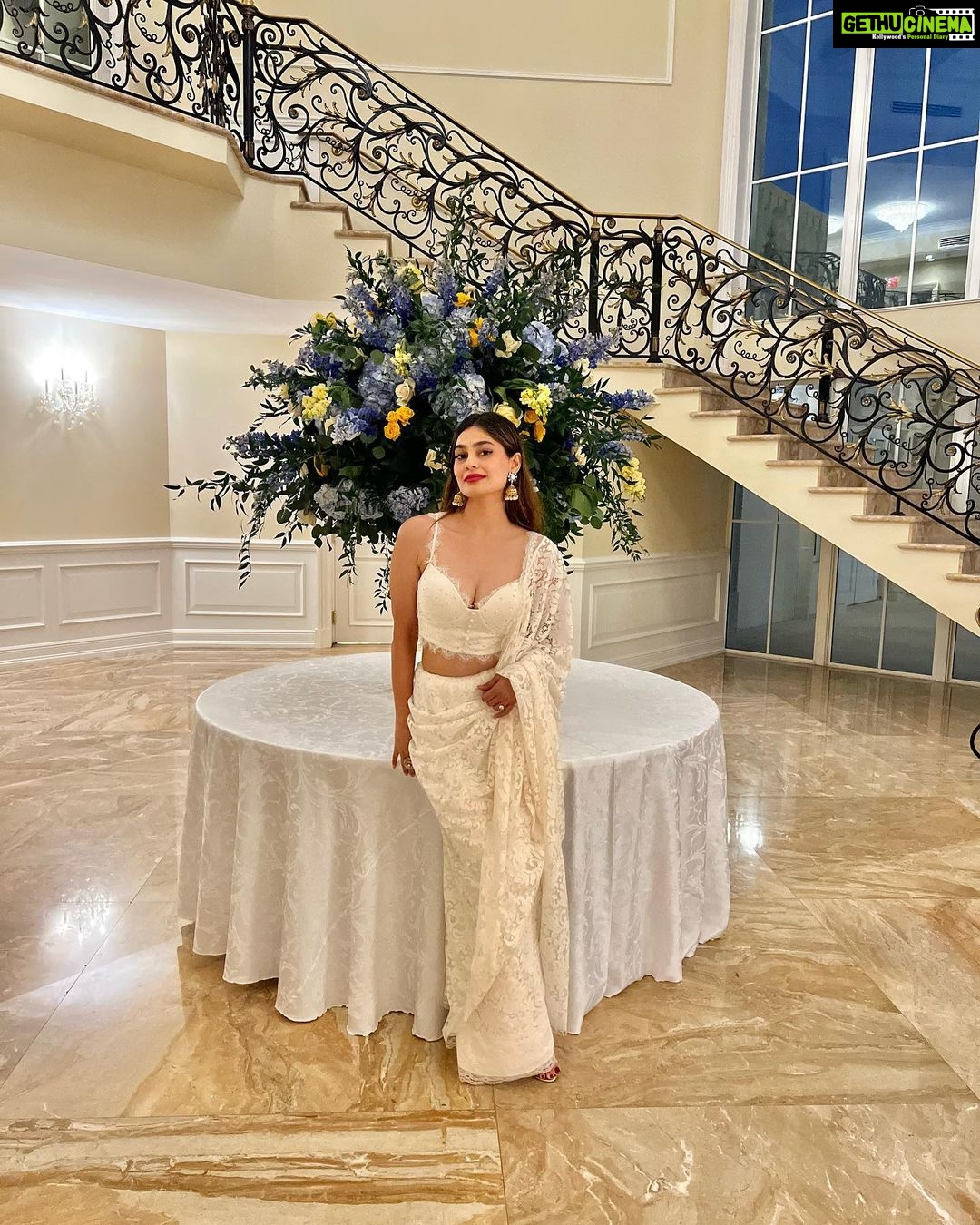 Puja Gupta Instagram - Everyone has asked me what Iām wearing tonight guests of 500 in palm beach Babe please open a store in Florida š @shehlaakhan @shehlaakhan Xoxo Trump National Golf Club Jupiter