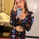 Puja Gupta Instagram - Tu apne andar zunoon ki chingari bhadka . Jalne ke liyien log hai na … 🦩🦩🦩 Nassim Mansion, Nassim Hill