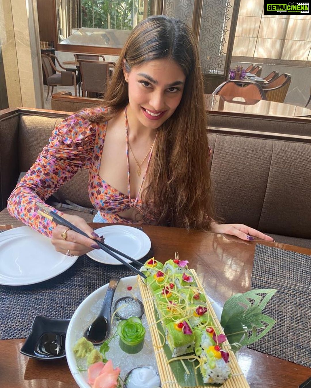 Puja Gupta Instagram - Loved my indulgent stay at Conrad Pune.. from trying my hand at making sushi and Thai martinis, to savouring a strawberry themed high tea, a delicious asian lunch and Italian dinner at their all new rooftop restaurant Al Di La… and for once …sleeping in late …. it’s been a fun, decadent getaway! Definitely recommending this beautiful property for visits to Pune! @conradpune @criessepr