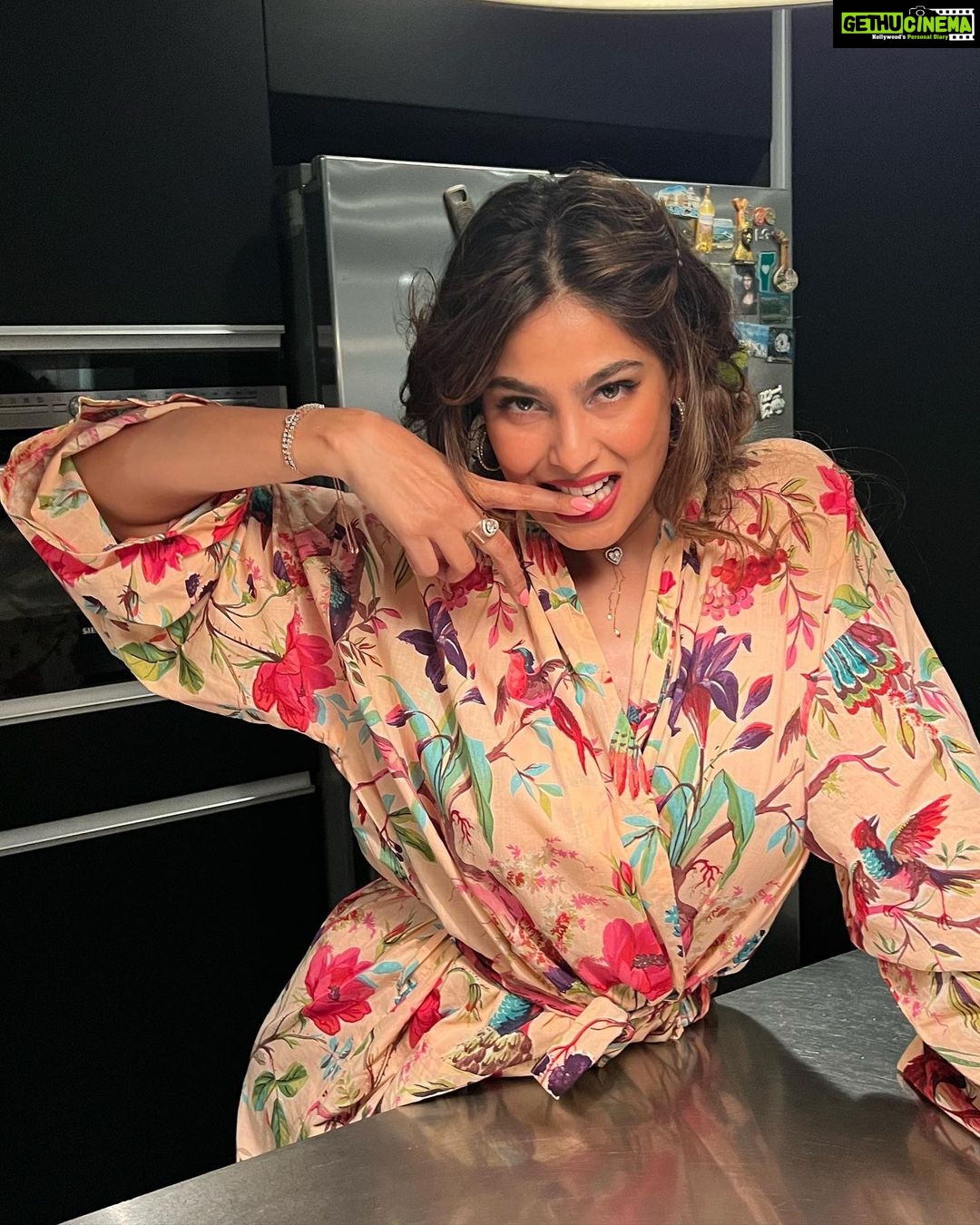 Puja Gupta Instagram - A Silly Billy Spice 🌶️ Jewellery @darshanaasanjanaajewellers Makeup 💄 @painted_by_sang