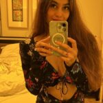 Puja Gupta Instagram - Tu apne andar zunoon ki chingari bhadka . Jalne ke liyien log hai na … 🦩🦩🦩 Nassim Mansion, Nassim Hill