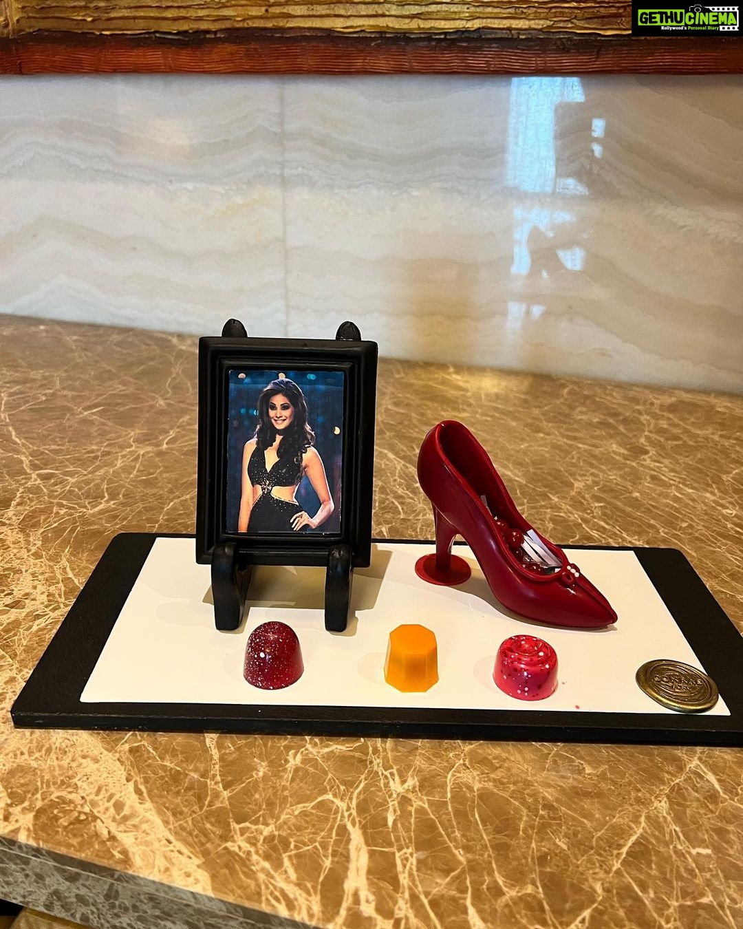 Puja Gupta Instagram - Loved my indulgent stay at Conrad Pune.. from trying my hand at making sushi and Thai martinis, to savouring a strawberry themed high tea, a delicious asian lunch and Italian dinner at their all new rooftop restaurant Al Di La… and for once …sleeping in late …. it’s been a fun, decadent getaway! Definitely recommending this beautiful property for visits to Pune! @conradpune @criessepr