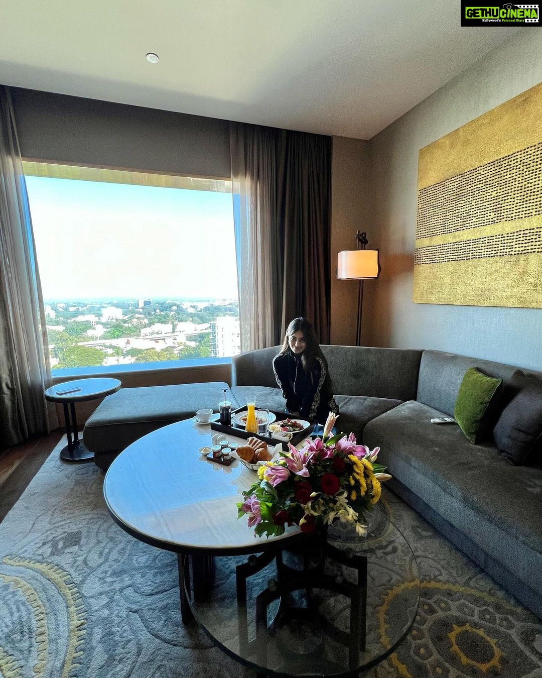 Puja Gupta Instagram - Loved my indulgent stay at Conrad Pune.. from trying my hand at making sushi and Thai martinis, to savouring a strawberry themed high tea, a delicious asian lunch and Italian dinner at their all new rooftop restaurant Al Di La… and for once …sleeping in late …. it’s been a fun, decadent getaway! Definitely recommending this beautiful property for visits to Pune! @conradpune @criessepr