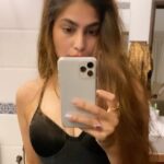 Puja Gupta Instagram - Bathroom selfie’s is a thing 💅🏻