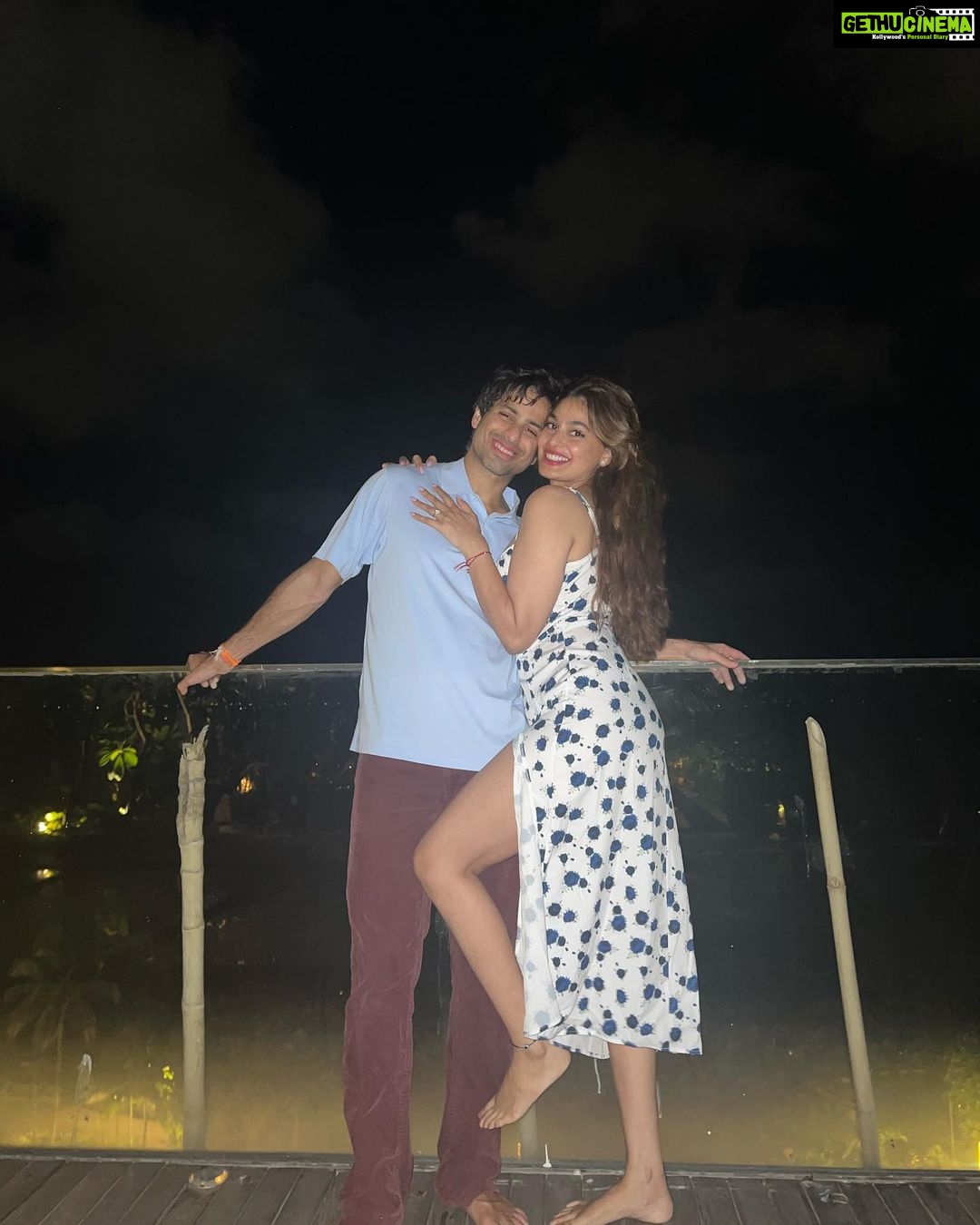 Puja Gupta Instagram - My world 🌎 Happy birthday mi amor @varun_talukdar Bandra Band Stand