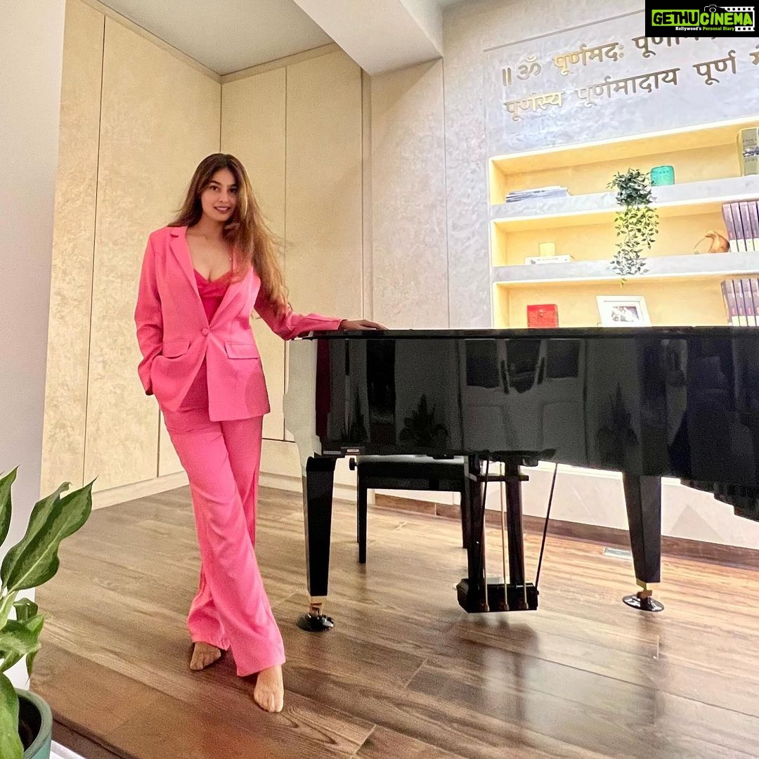 Puja Gupta Instagram - “I tell my piano the things I used to tell you.” 🎶 Mumbai, Maharashtra
