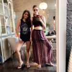 Puja Gupta Instagram - I’m going to start this message by literally screaming cause I can’t believe I missed ur birthday Avu - Ur my best friend - a sister I never had - this pandemic has taught every one something or the other and to me it’s only made it clear that I def wouldn’t want to grow old without u around me - Big thank you to Malti auntie for having u or else imma b friendless.( doubt that’s a word but if it is , I would b that word ) Thank you for being such an incredible friend -ur my soul sister and I love u so much Happy birthday and I absolutely can’t wait to Seeu and give u a big hug and probably stay there for a while and not let go Xoxoxo Planet Earth