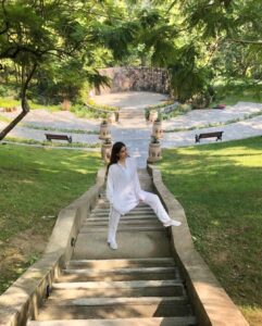 Puja Gupta Instagram - With every drop of water you drink , every breath you take ur connected to the sea . 
No matter where on earth u live most of  the oxygen in atmosphere is generated by the sea 🌊 

Mother earth only gives and it heals all it needs is nurturing - we all gotta give back take care of one common thing we all have Mother Earth 
#earthdayeveryday 🌎