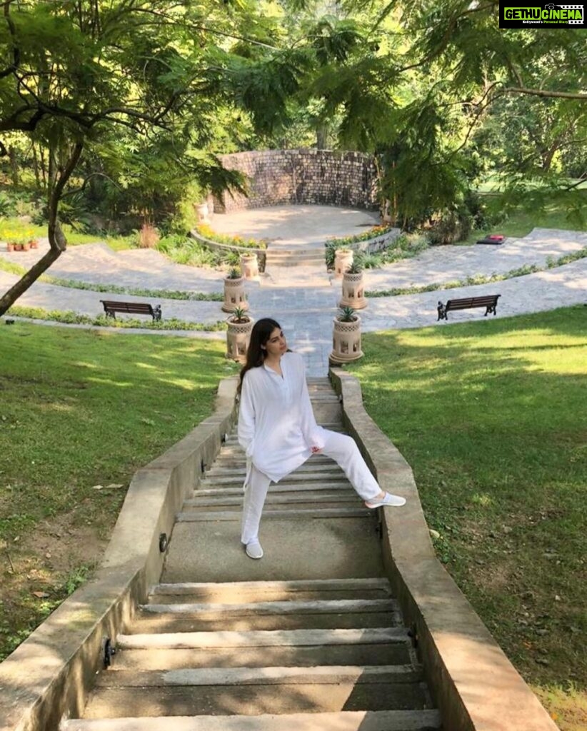Puja Gupta Instagram - With every drop of water you drink , every breath you take ur connected to the sea . No matter where on earth u live most of the oxygen in atmosphere is generated by the sea 🌊 Mother earth only gives and it heals all it needs is nurturing - we all gotta give back take care of one common thing we all have Mother Earth #earthdayeveryday 🌎 Planet Earth