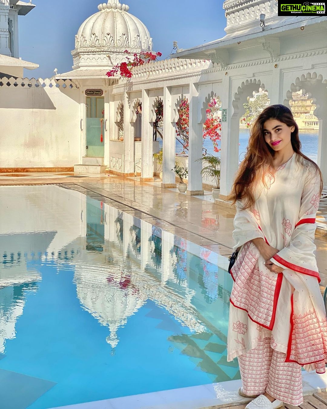 Puja Gupta Instagram - For the love of white 🤍🤍🤍 Taj Lake Palace, Udaipur, India