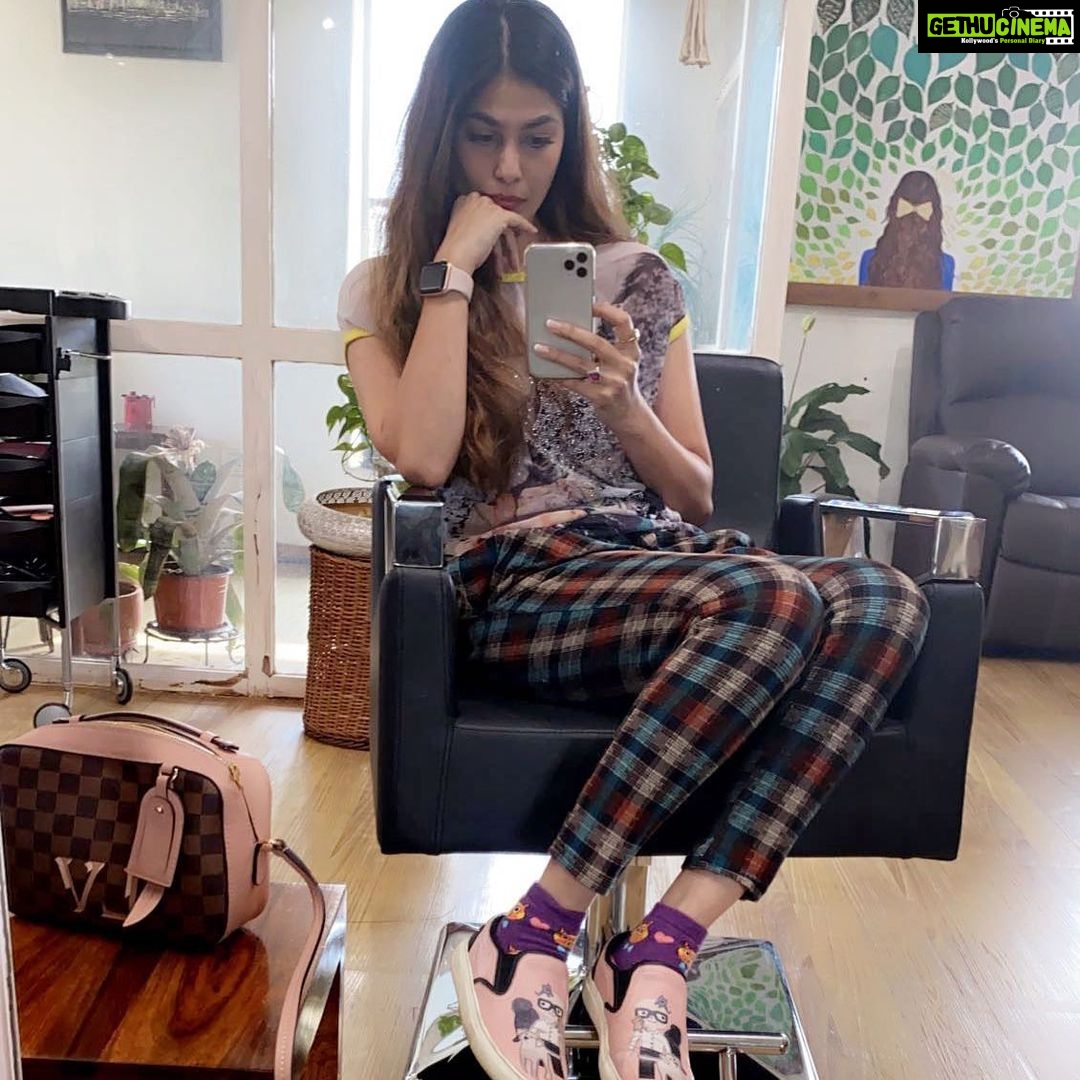 Puja Gupta Instagram - Mumbai winter dressup ( I wore 🧦) Oh it’s cold so cold outside 🥶