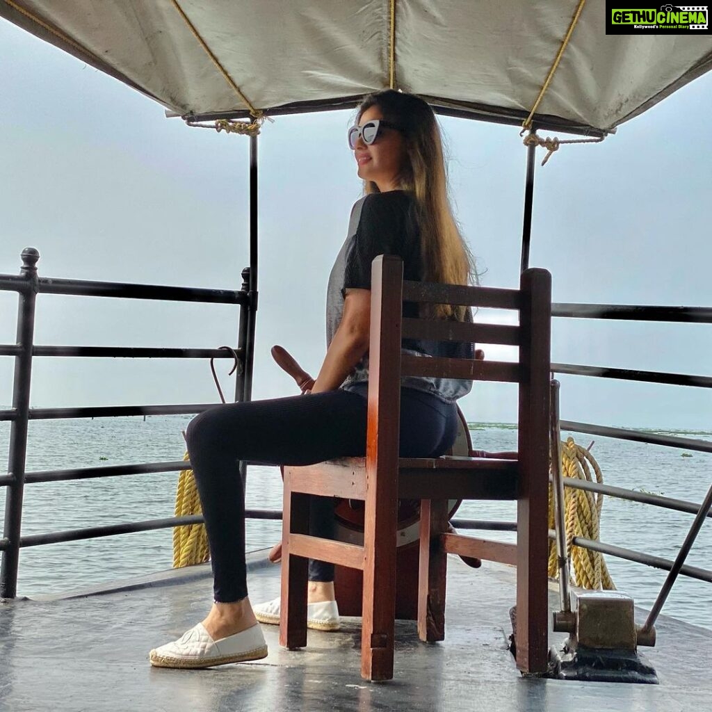 Puja Gupta Instagram - Come Sail Away... Kumarakom Lake Resort