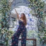 Puja Gupta Instagram - Snow, reindeers, ice-covered Christmas tree 🎄 I saw all of this in Mumbai! Yes, all of this is part of Winter Mystique, an exquisite Christmas decor that is now being showcased at my favourite shopping destination, Phoenix @marketcitykurla. While you visit to check out the beautiful decor, remember to take awesome pictures and also to shop at upto 60% OFF like I did on my favourite brands on End of Season Sale! #MarketcityArt #WinterMystique #MarketcityMumbai #saleatmarketcity @criessepr Phoenix Marketcity - Mumbai