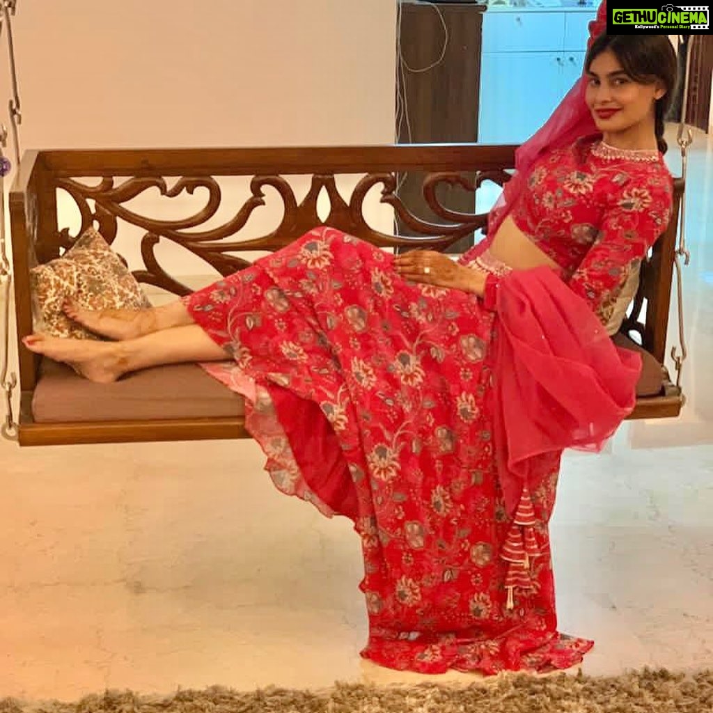 Puja Gupta Instagram - Wen u don’t have to worry how u look cause u wearing ur fav gals creation @chhavviaggarwalofficial Xoxoxo Planet Earth