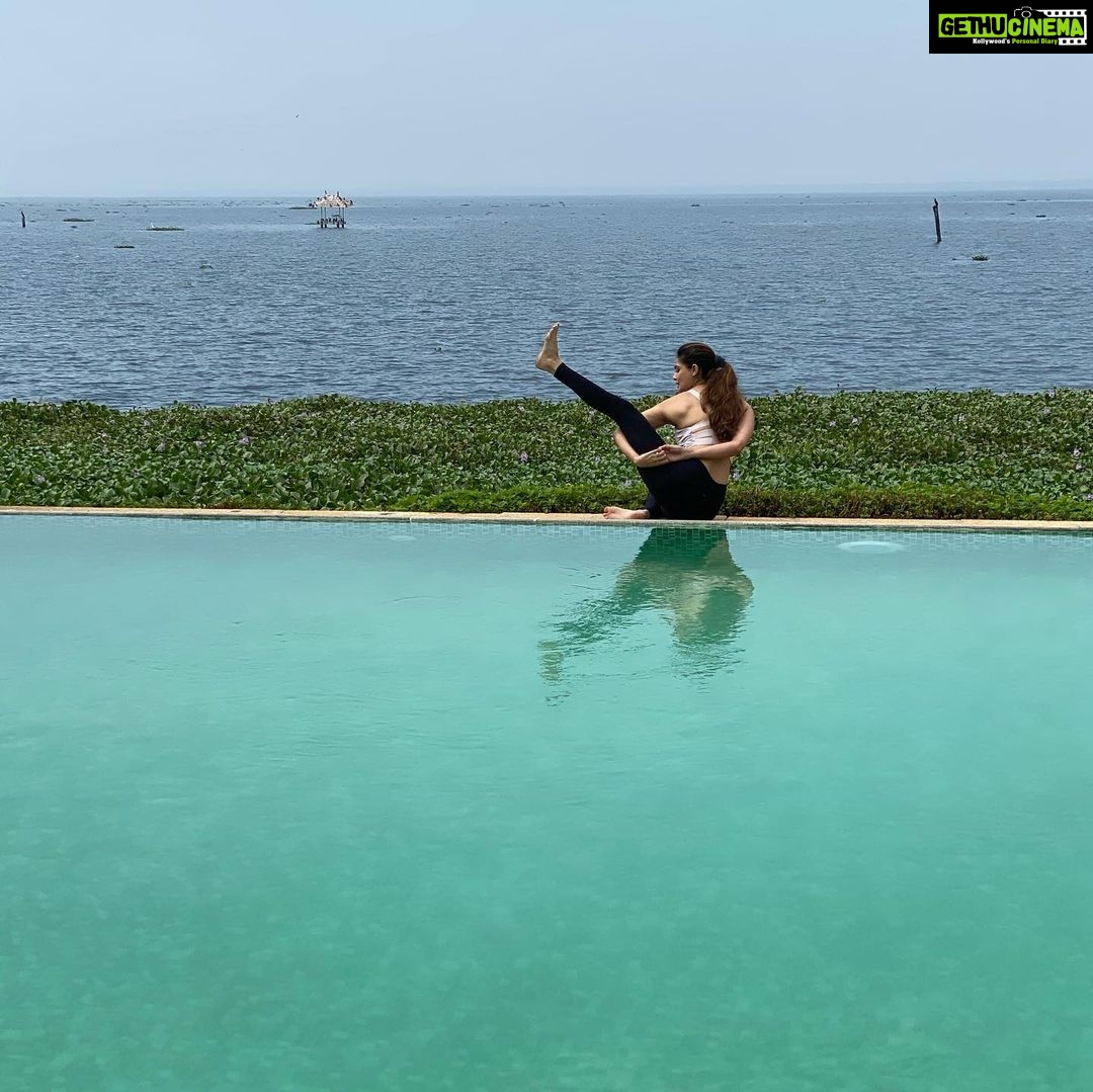 Puja Gupta Instagram - Early morning salutations 🧘🏻♀️🌀📿 Kumarakom Lake Resort