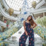 Puja Gupta Instagram - Snow, reindeers, ice-covered Christmas tree 🎄 I saw all of this in Mumbai! Yes, all of this is part of Winter Mystique, an exquisite Christmas decor that is now being showcased at my favourite shopping destination, Phoenix @marketcitykurla. While you visit to check out the beautiful decor, remember to take awesome pictures and also to shop at upto 60% OFF like I did on my favourite brands on End of Season Sale! #MarketcityArt #WinterMystique #MarketcityMumbai #saleatmarketcity @criessepr Phoenix Marketcity - Mumbai