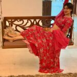 Puja Gupta Instagram - Wen u don’t have to worry how u look cause u wearing ur fav gals creation @chhavviaggarwalofficial Xoxoxo Planet Earth