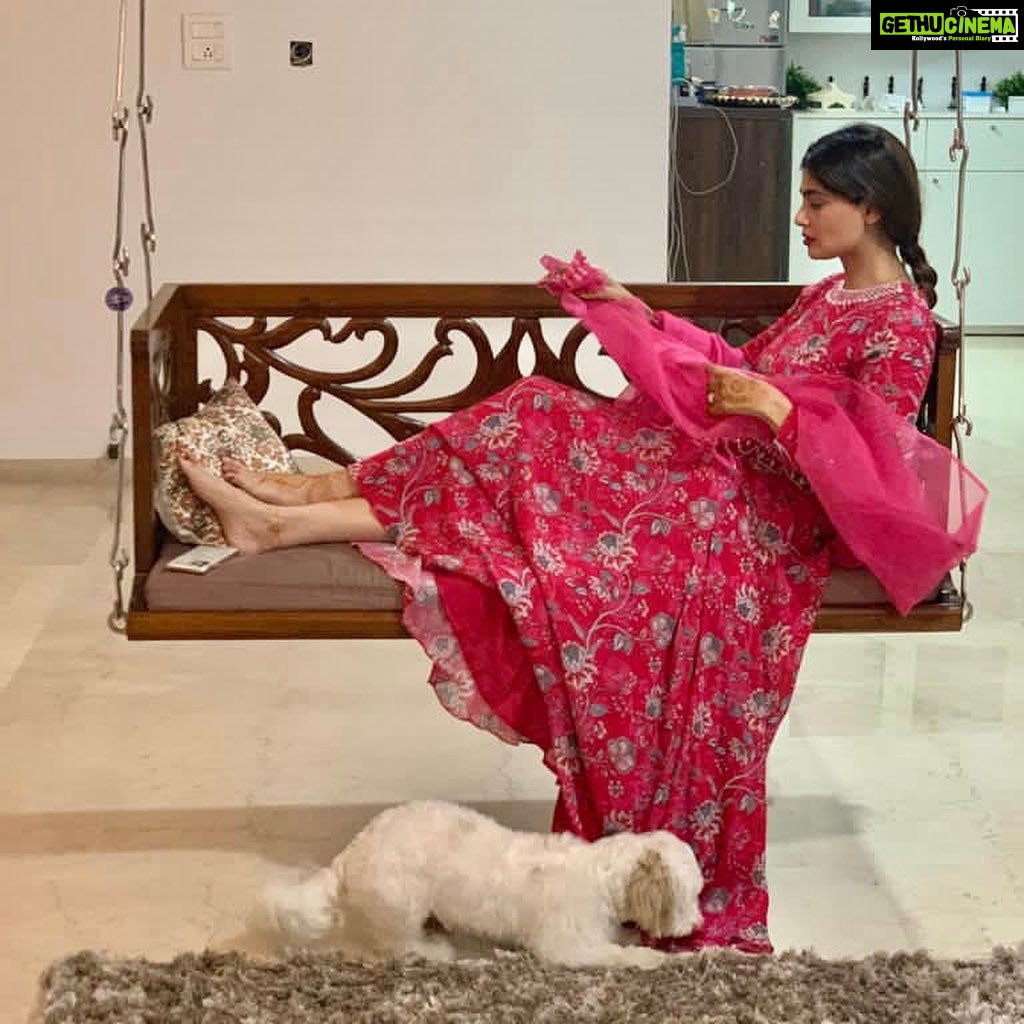 Puja Gupta Instagram - Wen u don’t have to worry how u look cause u wearing ur fav gals creation @chhavviaggarwalofficial Xoxoxo Planet Earth