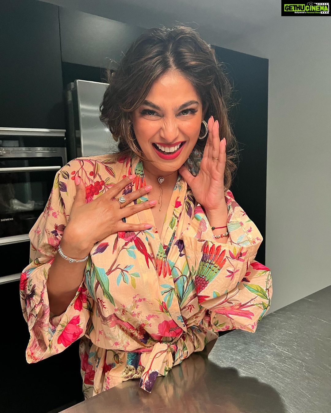 Puja Gupta Instagram - A Silly Billy Spice 🌶️ Jewellery @darshanaasanjanaajewellers Makeup 💄 @painted_by_sang