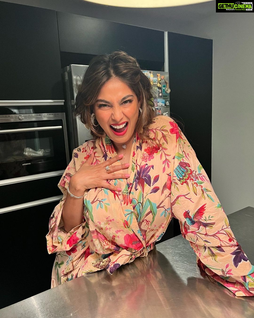 Puja Gupta Instagram - A Silly Billy Spice 🌶️ Jewellery @darshanaasanjanaajewellers Makeup 💄 @painted_by_sang