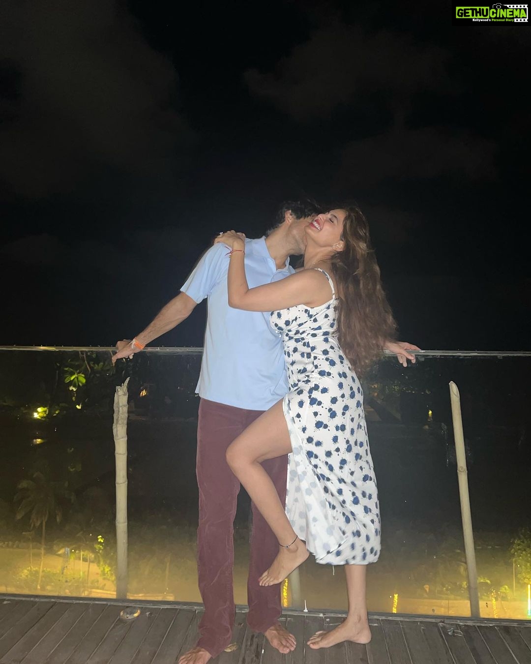 Puja Gupta Instagram - My world 🌎 Happy birthday mi amor @varun_talukdar Bandra Band Stand