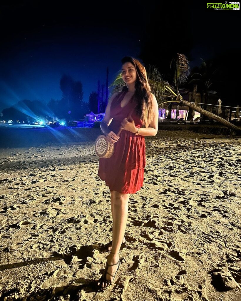 Pujita Ponnada Instagram - Evenings are always fun in Phuket 🍱🥂 #phuket #pujitaponnada #thailand #travel Catch Beach Club