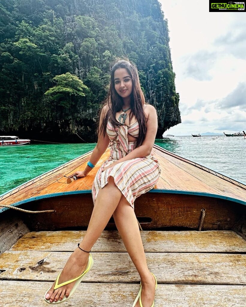 Pujita Ponnada Instagram - Nature brings me peace and calmness 🌊🫶🏻 @loveandaman #pujitaponnada #phiphiisland #thailand #travel Pileh Lagoon - Phi Phi Islands