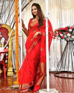 Pujita Ponnada Instagram - 3am wedding shenanigans ❤️✨ Saree @kosataga.in #pujitaponnada #happysunday