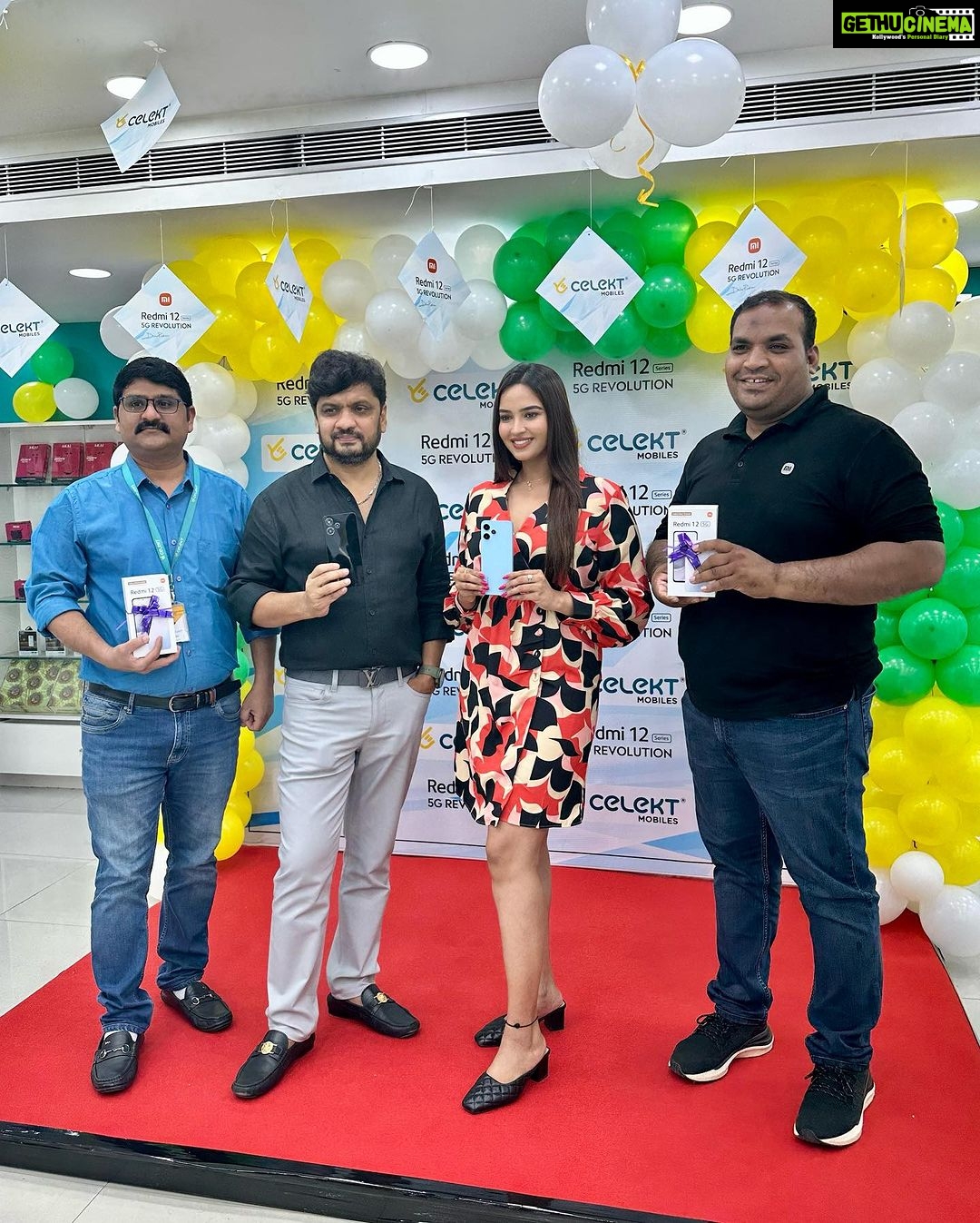 Pujita Ponnada Instagram - Very happy to launch the new @redmiindia series 12 mobile phone in the @celektindia Madhapur store today, Congratulations @celektindia✨ Organised by @shreyasgroup #pujitaponnada #celekt #celektmobiles #redmi12series