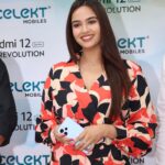 Pujita Ponnada Instagram - Very happy to launch the new @redmiindia series 12 mobile phone in the @celektindia Madhapur store today, Congratulations @celektindia✨ Organised by @shreyasgroup #pujitaponnada #celekt #celektmobiles #redmi12series