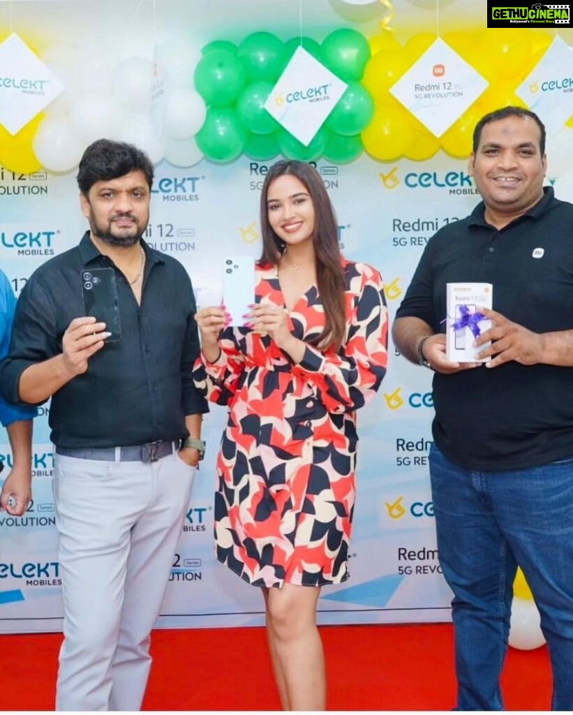 Pujita Ponnada Instagram - Very happy to launch the new @redmiindia series 12 mobile phone in the @celektindia Madhapur store today, Congratulations @celektindia✨ Organised by @shreyasgroup #pujitaponnada #celekt #celektmobiles #redmi12series