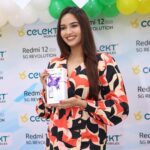 Pujita Ponnada Instagram - Very happy to launch the new @redmiindia series 12 mobile phone in the @celektindia Madhapur store today, Congratulations @celektindia✨ Organised by @shreyasgroup #pujitaponnada #celekt #celektmobiles #redmi12series